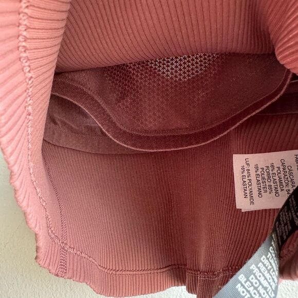 Vuori Rib Crop Top Pink Marsala Athletic Workout Gym Tank Strappy Size Medium - Picture 8 of 9
